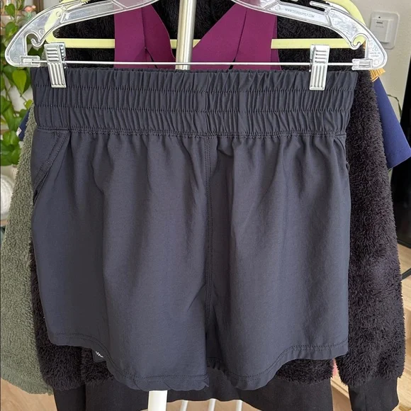 Free People High Waisted Shorts. Size medium. Black. Excellent Condition - Picture 2 of 4